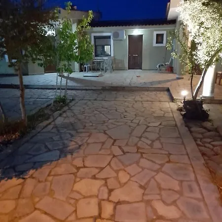 Giola Aparments&studios 2 * Astris