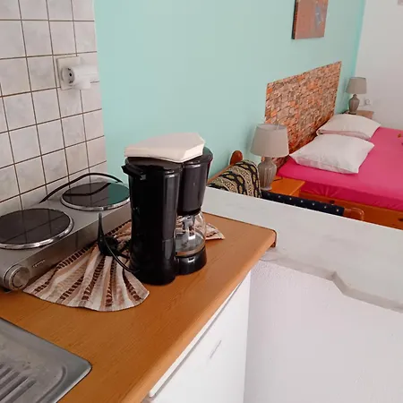 Giola Aparments&studios 2 * Astris
